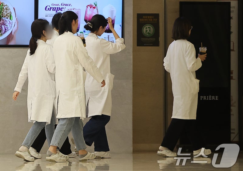 의대 <b>교수들</b> "대학 <b>총장</b>에 구상권 청구…쪽박 차게 할 것"