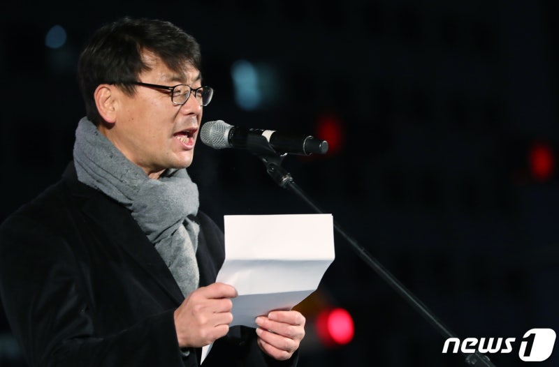 '미신고 집회 개최' <b>송경동 시인</b> 벌금 150만원 확정