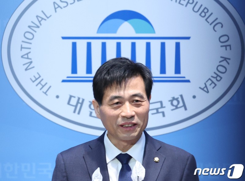 우원식 의장, <b>사무총장</b> <b>김민기</b> 내정…비서실장 <b>조오섭</b> 임명