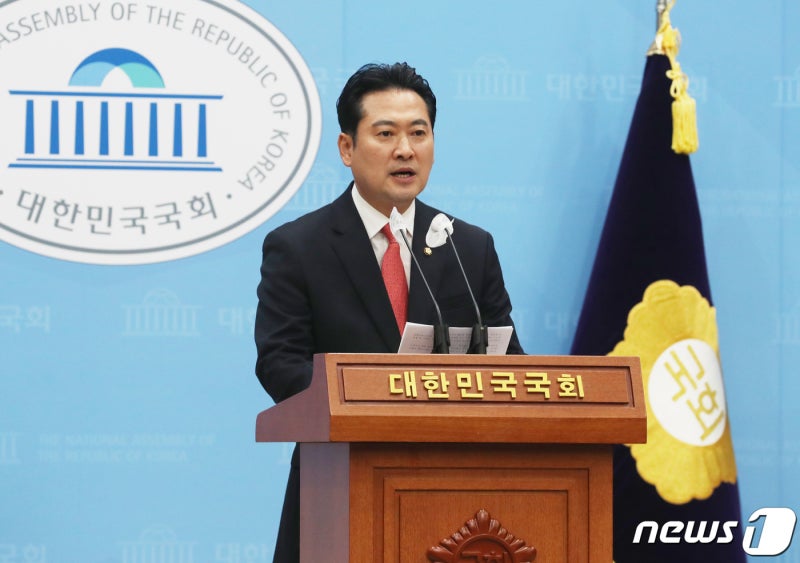 與, 이화영 1심 유죄에 "<b>여의도 대통령 이재명</b>, 수사·재판 피할 수 없어"