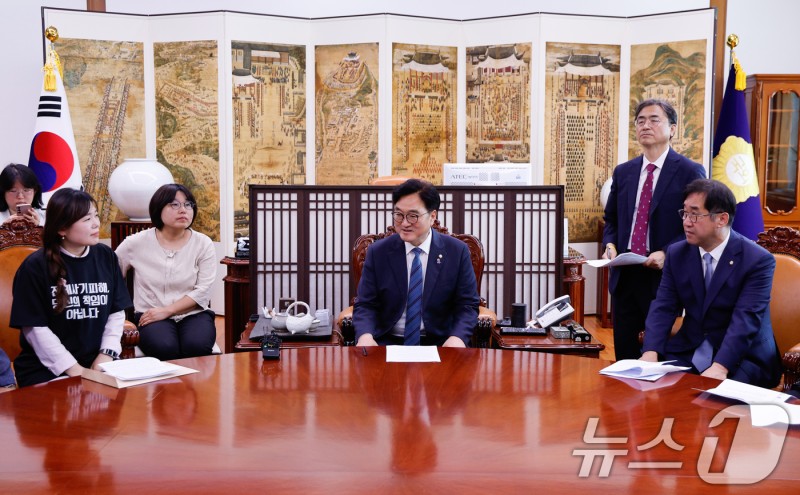 <b>우원식</b> 국회<b>의장</b>, <b>전세사기</b> 피해자 면담