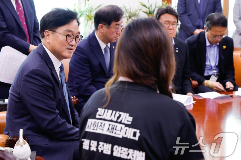 <b>전세사기</b> 피해자 면담하는 <b>우원식</b> <b>의장</b>