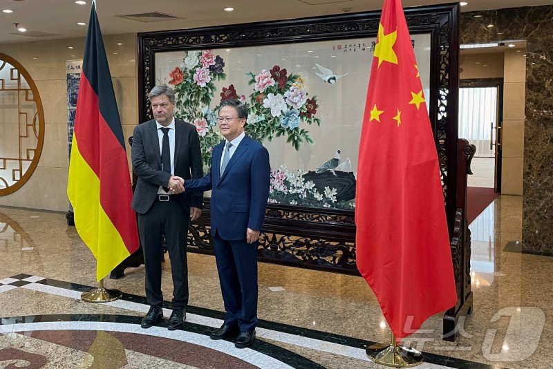 <b>중국</b>, EU <b>전기차</b> 관세에 보복 시사…독일 "러시아 지원하는 게 문제"