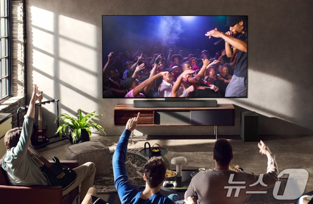LG Electronics announced on the 22nd that it has been selected as the 'Home Entertainment Brand of the Year' by the UK non-profit consumer media 'Which', for its OLED TV and soundbar. Which stated that 