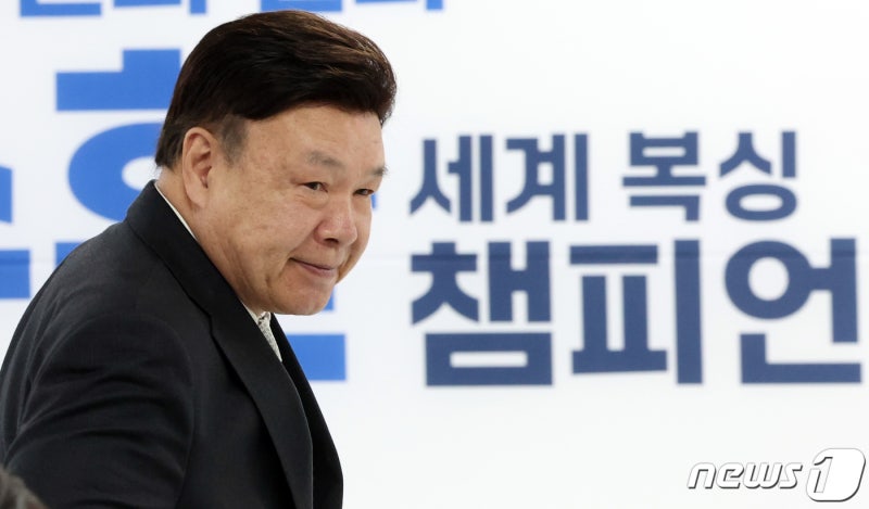 복싱전설 <b>홍수환</b> '尹 특사' 됐다…파나마 <b>대통령</b> 취임식 사절단 포함
