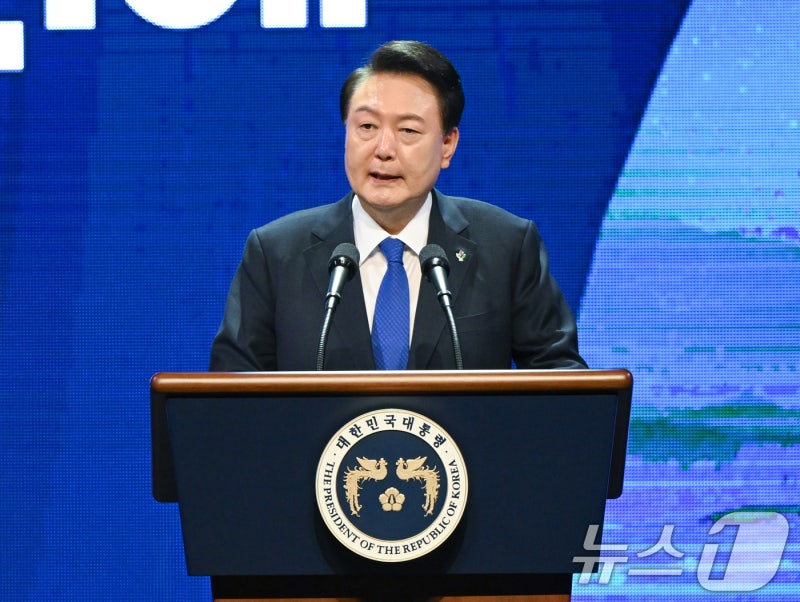 '尹 <b>탄핵 청원</b>' 열흘만에 70만명 돌파…오늘만 3만명(종합)