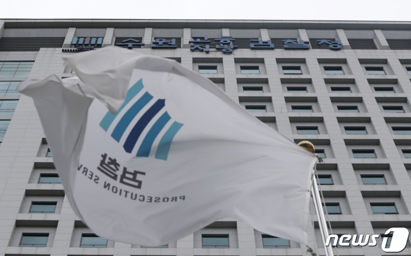 <b>이재명 부부</b> 소환통보에 검사 탄핵 후 '망신주기 맞대응'?