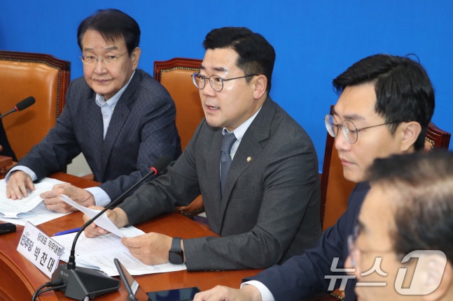 Rep. Park Chan-dae, acting as the interim leader and floor leader of the Democratic Party of Korea, is giving a speech at the 5th Central Committee meeting held at the National Assembly in Yeouido, Seoul on the morning of July 8, 2024. ⓒ News1