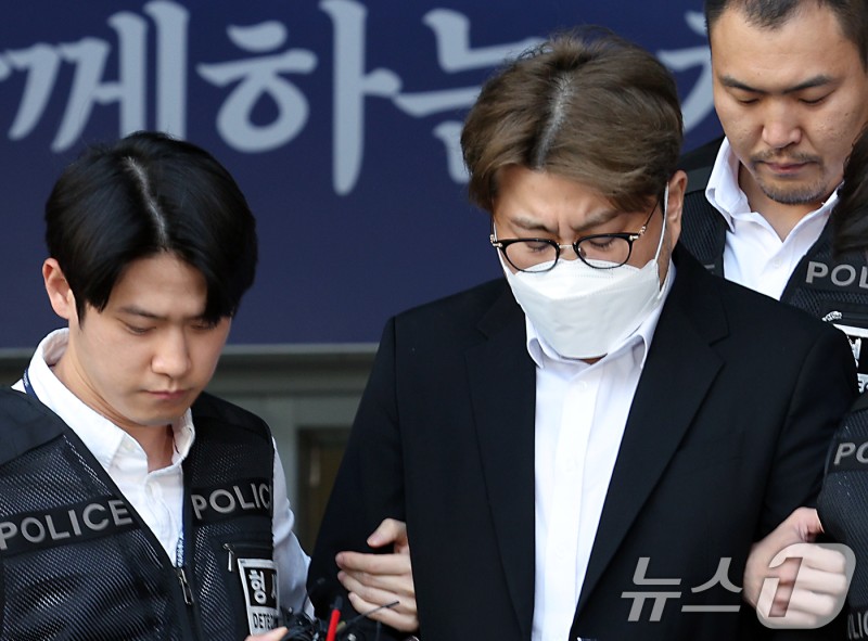 '음주 <b>뺑소니</b>' <b>김호중</b>, 오늘 1심 첫 <b>재판</b>…위험운전·도주치상 혐의