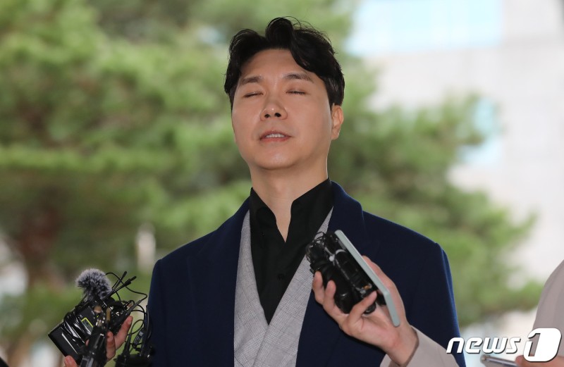 <b>친형 재판</b> 출석한 <b>박수홍</b> "1심 판결 보고 통탄…너무 부당"