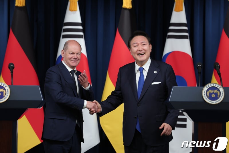 한독 정상 "북러 군사<b>협력 엄중</b>한 <b>우려</b>…단호히 대처"