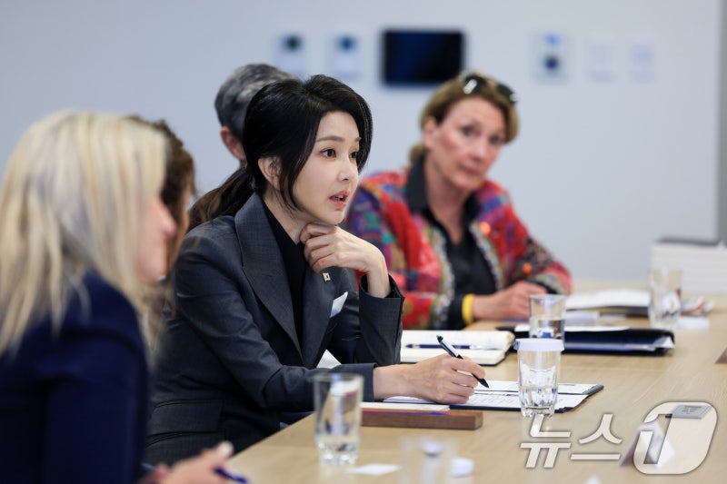 <b>대통령실 행정관</b> "김건희 여사, 명품백 받은 당일 반환 지시"