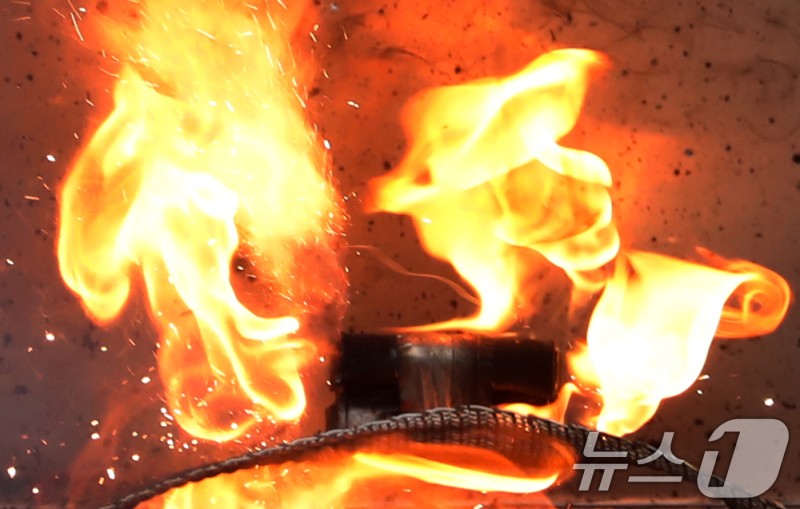 '<b>열폭주</b> 일으키는 <b>리튬 배터리</b>'