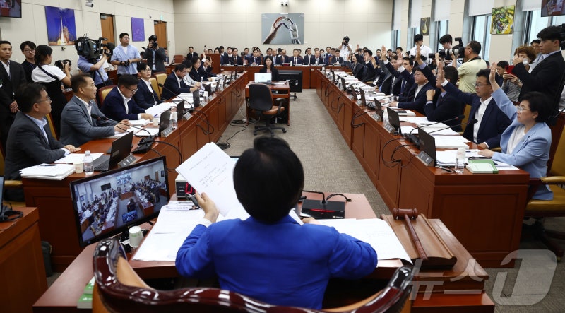 진통 끝 <b>이진숙</b> 내정자 <b>청문회</b> 채택…여야 날 선 공방 예고