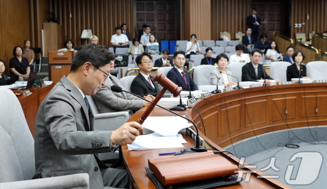 Park Beom-gye, chairman of the special confirmation committee, presiding over the 1st hearing on the appointment approval of Chief Justices (Noh Kyung-pil, Park Young-jae, Lee Suk-yeon) at the National Assembly in Yeouido, Seoul on the morning of the 16th. 2024.7.16/News1 ⓒ News1 