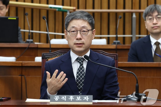 Nominee for Chief Justice Noh Kyung-pil responding to questions from lawmakers at the confirmation hearing held at the National Assembly in Yeouido, Seoul on the morning of the 22nd. 2024.7.22/News1 ⓒ News1 Kim Min-ji journalist