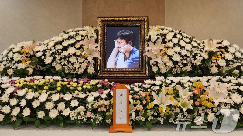 <b>김민기</b>, 아침이슬처럼 '나 이제 가노라'…대중문화 거장 오늘 발인