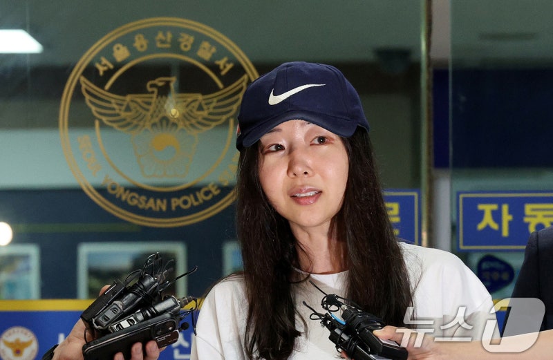 '피소' <b>민희진</b>, <b>하이브</b> 측 맞고소…임원진에 명예훼손 혐의 소송