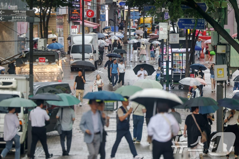 '<b>중복</b>' 찜통에 전국 소나기…제주 사흘간 최대 '300' 물폭탄(종합)
