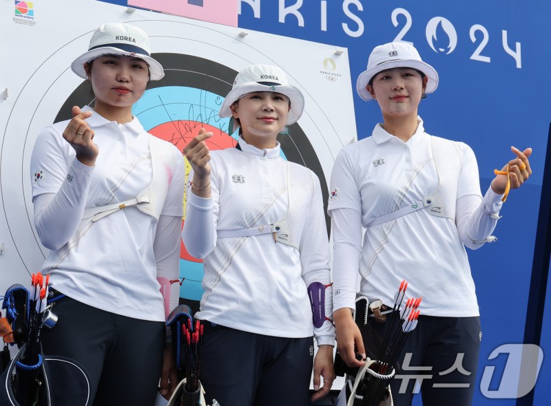 세계 최강 여자<b>양궁</b> '<b>단체전</b> 10연패' 金 과녁 정조준[오늘의 파리]