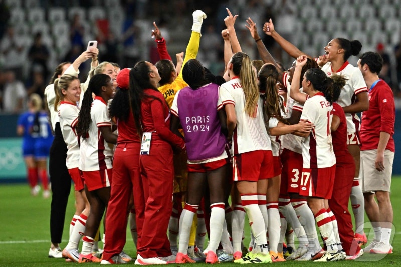 '<b>드론</b> 염탐' 캐나다 <b>여자축구</b>, 프랑스 꺾고 2연승에도 승점 '0'[올림픽]