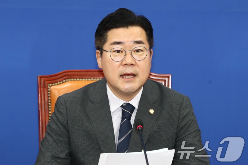 <b>박찬대</b> "<b>한동훈</b>, <b>해병</b> 특검법 시간끌기…애초부터 생각 없어"