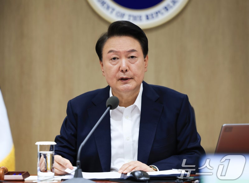 尹, 산업부 1차관 <b>박성택</b>·<b>경사노위</b> 위원장 <b>권기섭</b> 내정