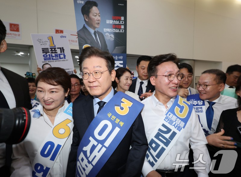 광주연설회 <b>입장</b>하는 <b>이재명 후보</b>