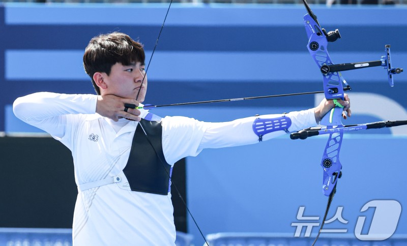 김제덕도 생존, 男 <b>양궁 개인전</b> 전원 <b>8강</b>행…전종목 석권 순항[올림픽]