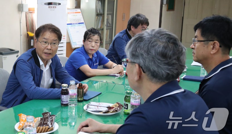 한미타올 방문한 <b>이정식 장관</b>