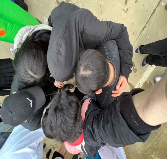 해당 동아리 회원들이 놀이공원에서 마약을 투약한 모습 (서울남부지방검찰청 제공)