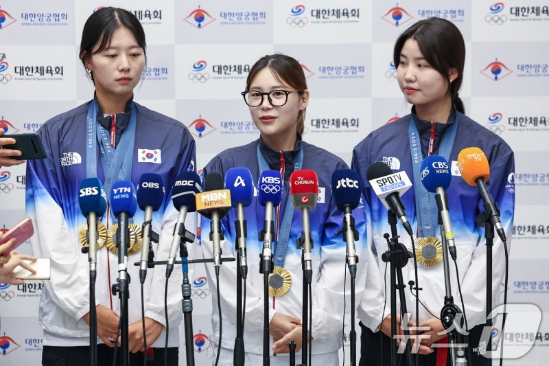 귀국 인터뷰 하는 여자 <b>양궁대표팀</b>