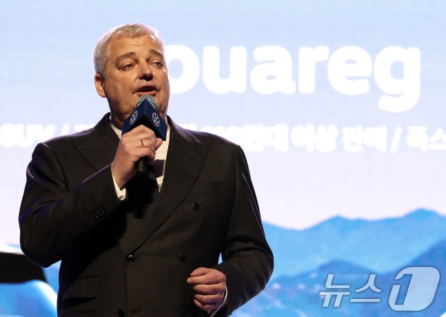 틸 셰어 폭스바겐그룹코리아 대표이사 사장이 6일 오전 서울 용산구 그랜드하얏트 서을 그랜드볼룸에서 플래그십 스포츠유틸리티차량(SUV) 신형 투아렉을 소개하고 있다. 2024.8.6/뉴스1 ⓒ News1 오대일 기자
