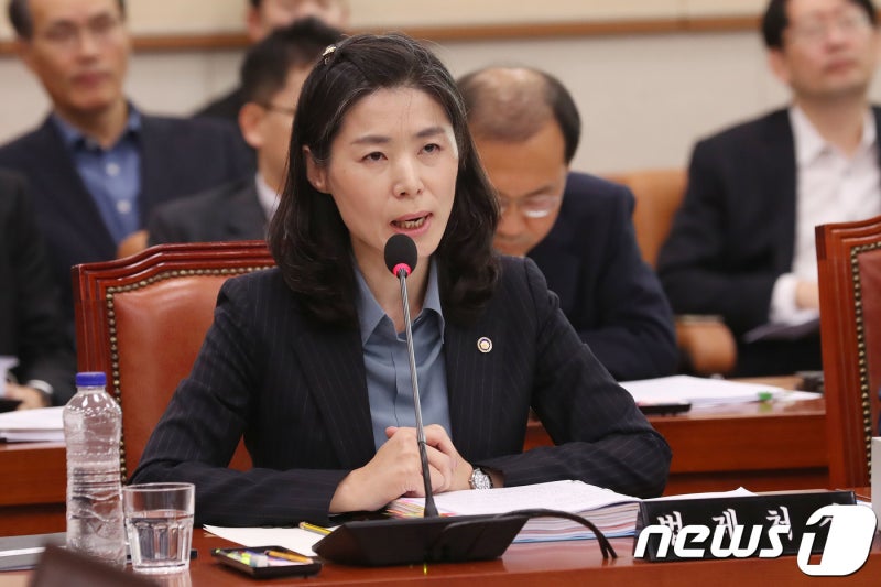 <b>변협</b>, 文정부 <b>인사수석 김외숙</b> 징계절차 착수