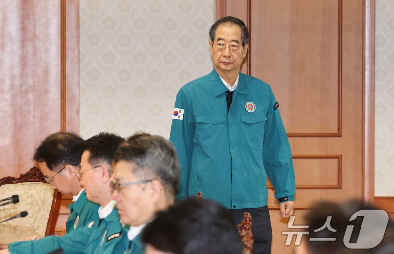 한 <b>총리</b>, 결식 아동 <b>도시락</b> 배달…"배고픈 아이 없게 노력"