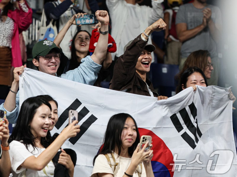 "한국 파이팅!" 이동욱·<b>민호</b>→차예련주상욱, 올림픽 중계 포착 눈길(종합)