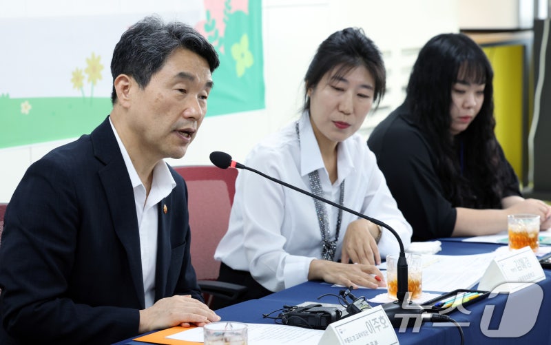 <b>이주호</b>, 초·중등 교장 만나 '<b>딥페이크</b> 피해 대응' 논의