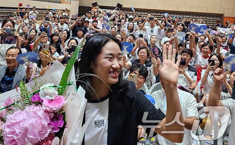 <b>고향 나주</b>서 기쁨 가득 <b>안세영</b> "저 다운 배드민턴 보여드릴 것"