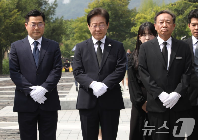'文 검찰 수사' 권양숙 걱정하자…<b>이재명</b> "중심잡고 잘하겠다"