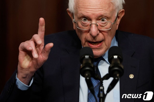 Senator Bernie Sanders, a U.S. senator, speaks at an event in Washington, explaining the administration's policies to reduce treatment costs for pediatric asthma and lung disease patients. <Stock photo> 2024. 4. 4 ⓒ