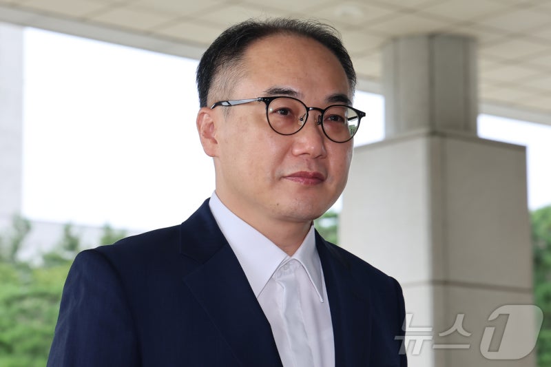 떠나는 <b>이원석</b> "'소용돌이의 사법' 시대에도 법치주의 원칙 지켜야"