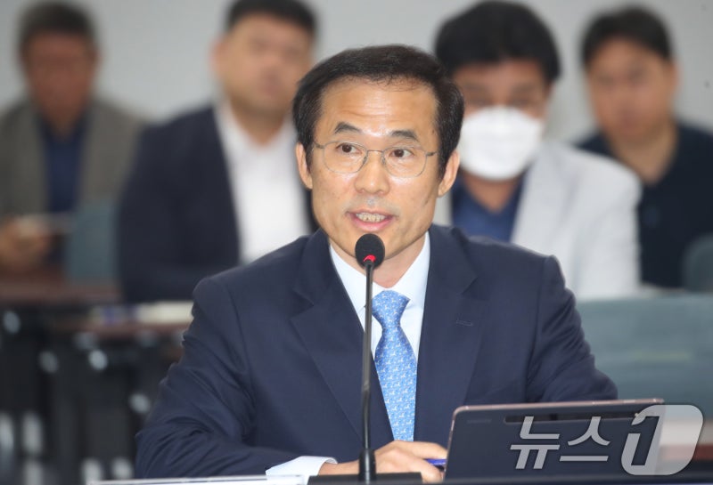 인사 청문 답변하는 <b>김승남 광주도시공사</b> 사장 <b>후보자</b>