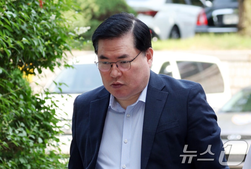 '<b>유동규</b> 휴대폰 폐기' 사실혼 <b>배우자</b> 2심도 징역형 집유