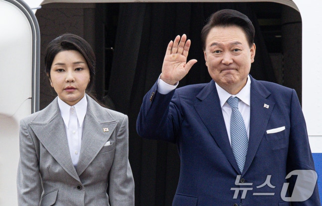 President Yoon Suk-yeol and Kim Gun-hee. ⓒ News1 Lee Jae-myung Reporter
