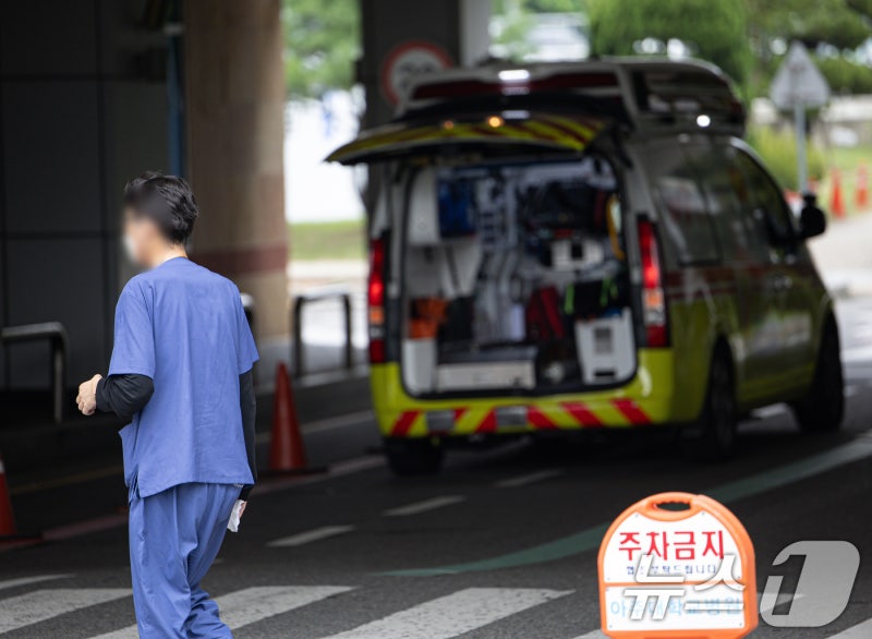 <b>서울대</b>, 의대생 '집단 휴학' 기습 <b>승인</b>…교육부는 "절대 불가"
