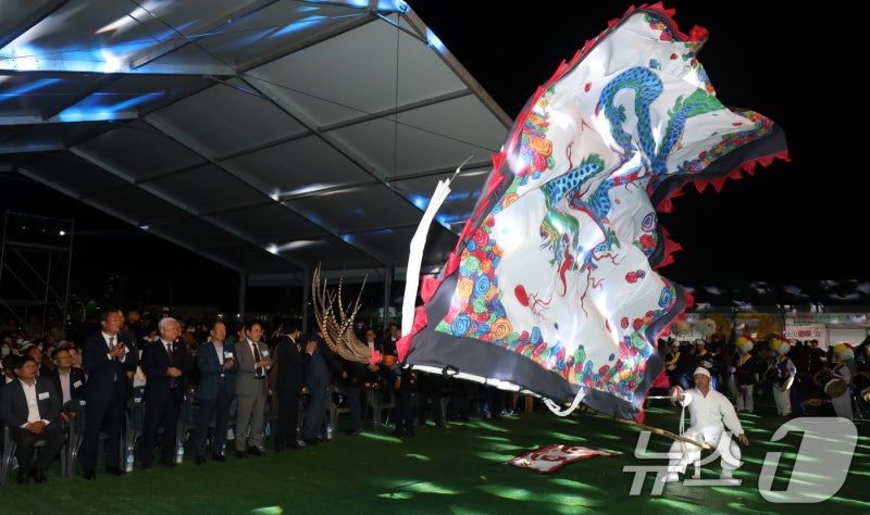 "아따 재밌는거, 워매 맛있는거"…<b>완주</b> '와일드&<b>로컬푸드 축제</b>' 개막