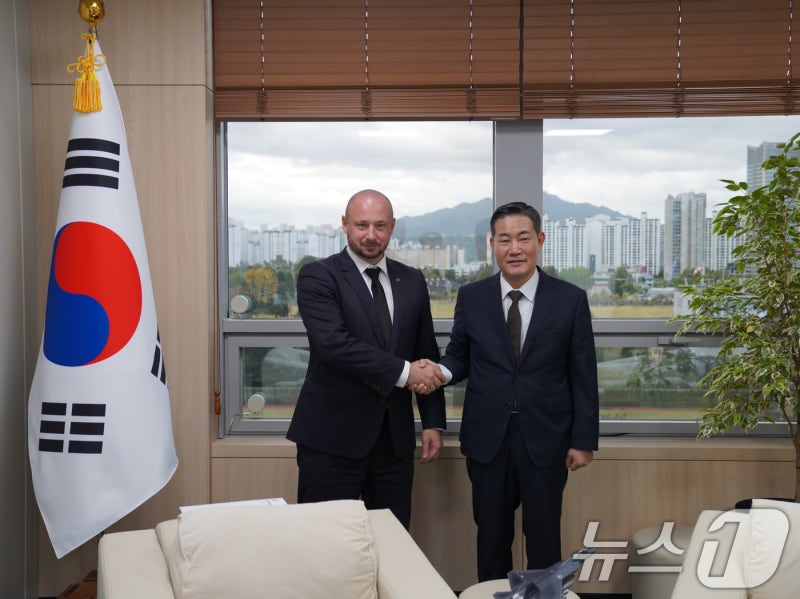 한-<b>폴란드 안보실장</b> 면담…북 러시아 파병 우려 표명