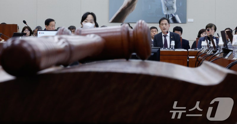 [국감]<b>김태규 직무대행</b> '2인 방통위 위법 판결 동의 못해'