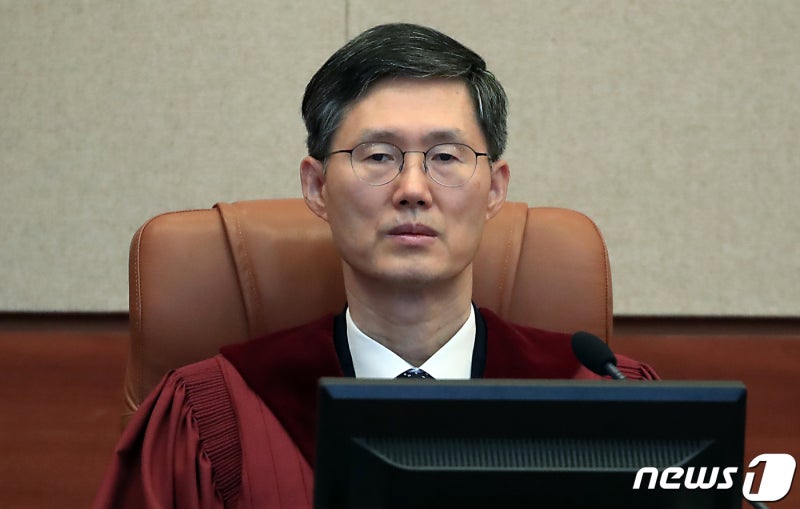 <b>문형배</b> 헌법<b>재판관</b>, 헌법재판소장 권한대행으로 선출
