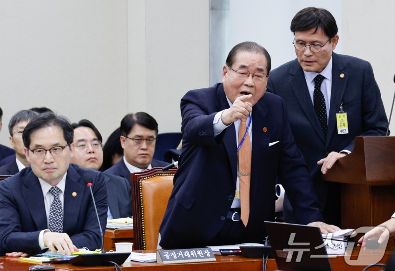[국감]답변하는 <b>이종찬 광복회장</b>